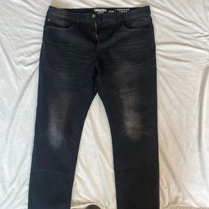 Denizen by Levi’s 208 Regular taper fit black denim!
